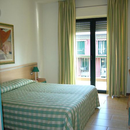 Residence Spiaggia D'Oro Desenzano del Garda Exterior photo