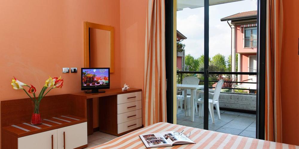 Residence Spiaggia D'Oro Desenzano del Garda Exterior photo