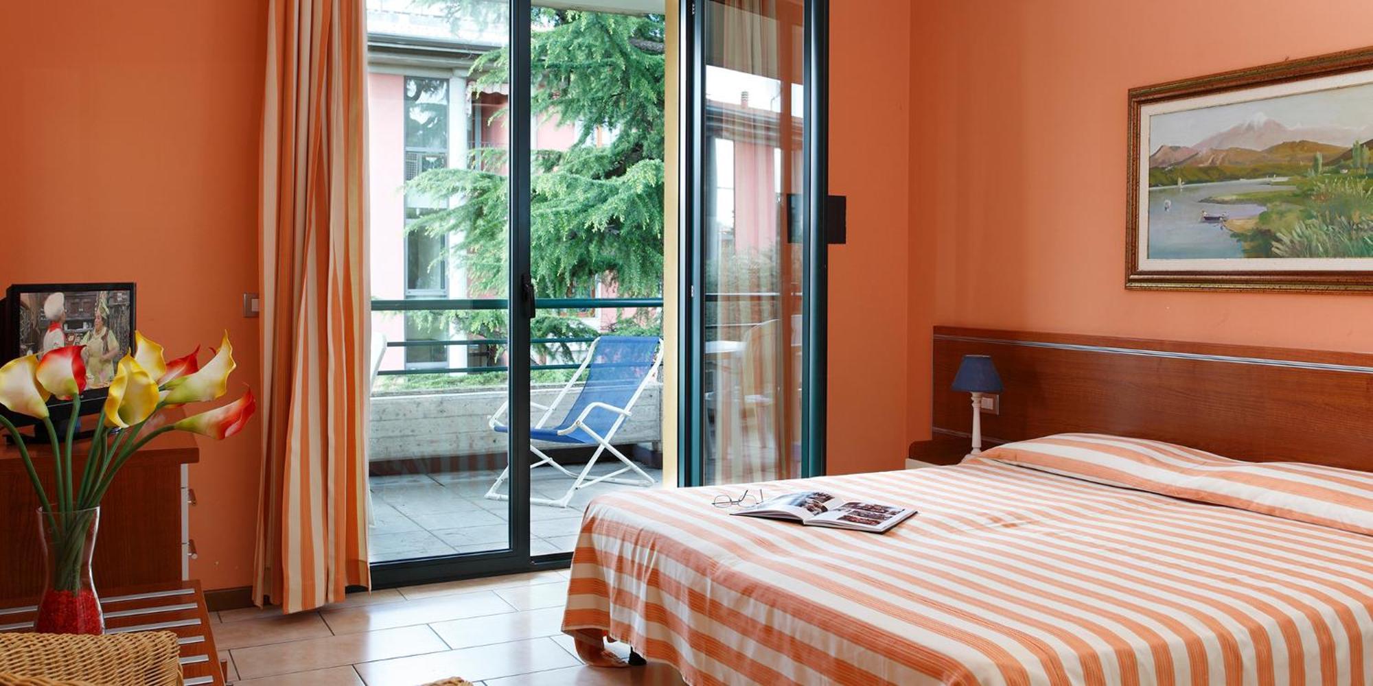 Residence Spiaggia D'Oro Desenzano del Garda Exterior photo