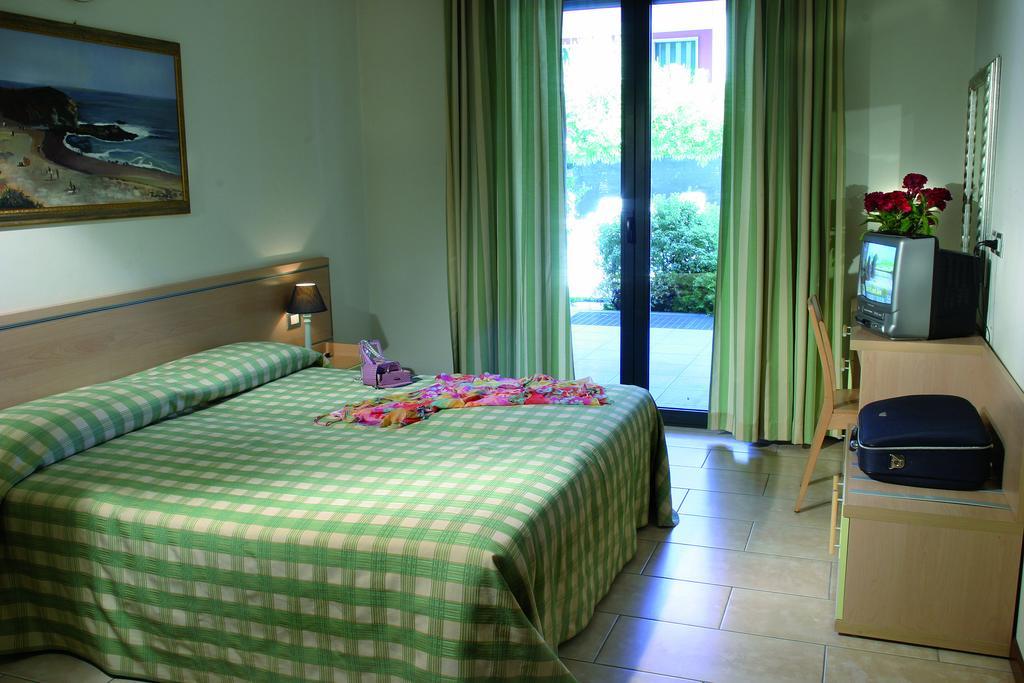 Residence Spiaggia D'Oro Desenzano del Garda Exterior photo