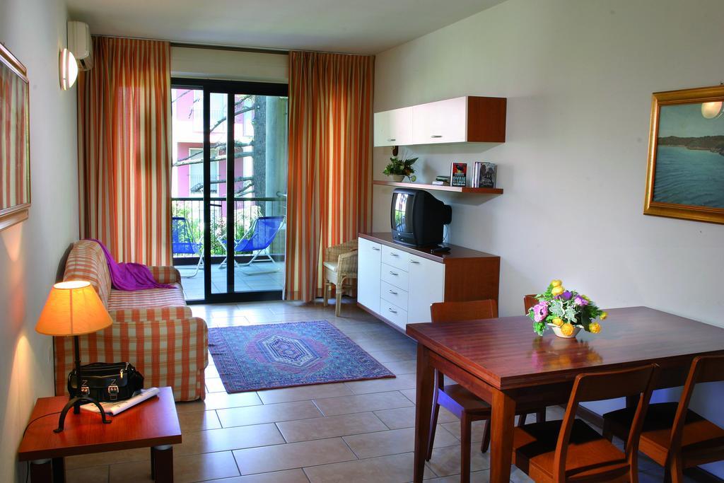 Residence Spiaggia D'Oro Desenzano del Garda Exterior photo