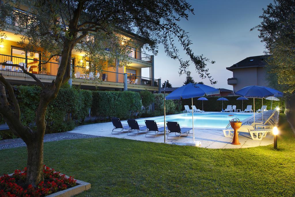 Residence Spiaggia D'Oro Desenzano del Garda Exterior photo