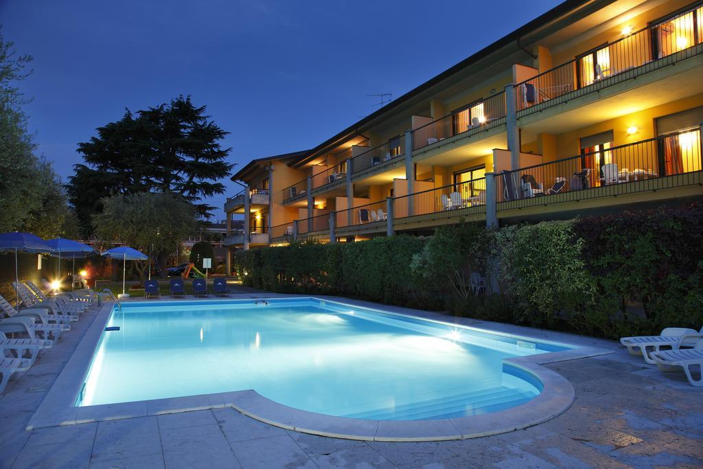 Residence Spiaggia D'Oro Desenzano del Garda Exterior photo