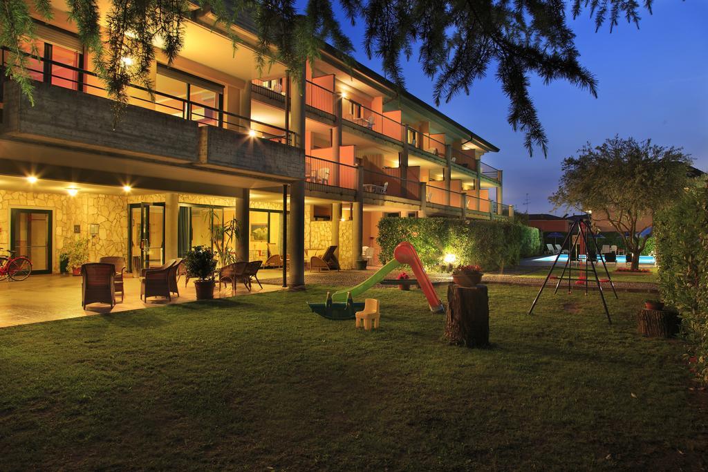 Residence Spiaggia D'Oro Desenzano del Garda Exterior photo