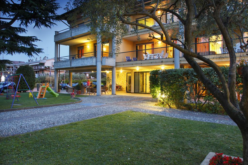 Residence Spiaggia D'Oro Desenzano del Garda Exterior photo