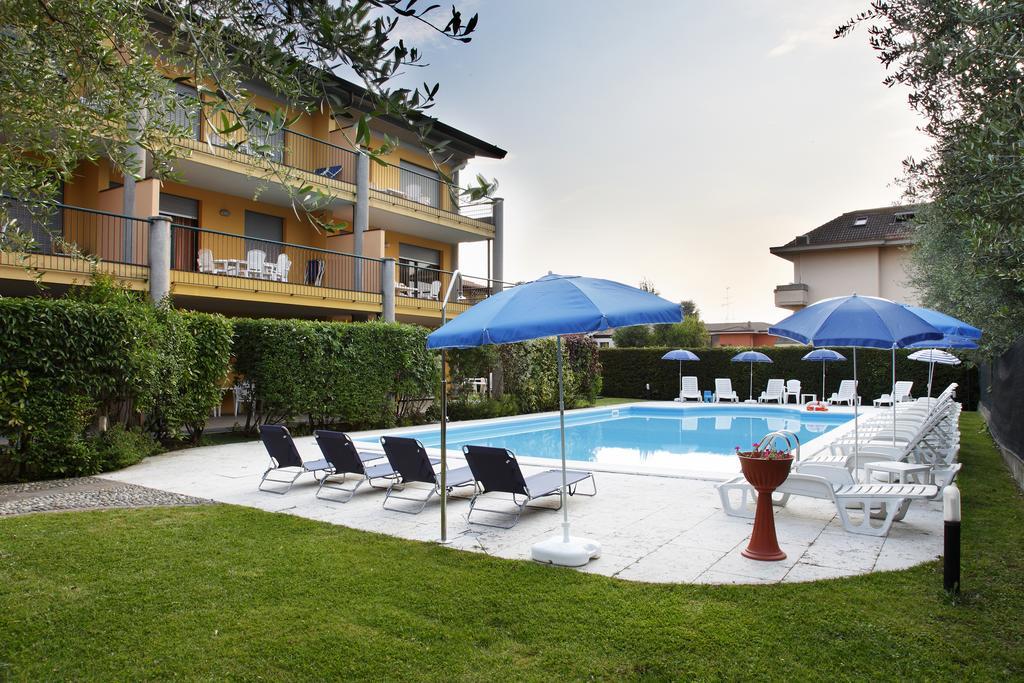 Residence Spiaggia D'Oro Desenzano del Garda Exterior photo