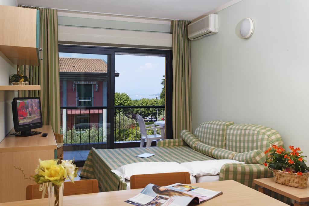 Residence Spiaggia D'Oro Desenzano del Garda Exterior photo