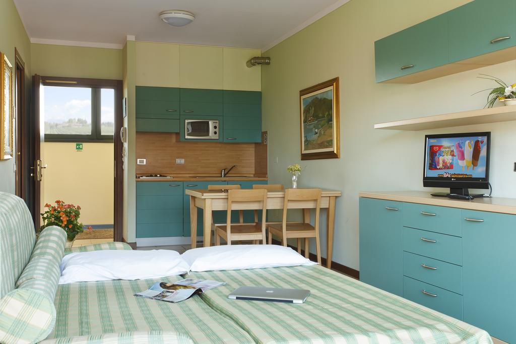 Residence Spiaggia D'Oro Desenzano del Garda Exterior photo