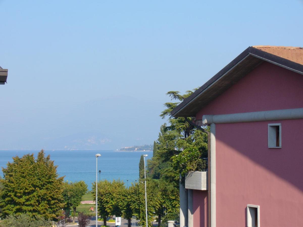 Residence Spiaggia D'Oro Desenzano del Garda Exterior photo